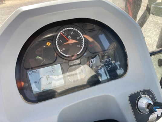 Tracteur agricole Valtra G105: photos 8