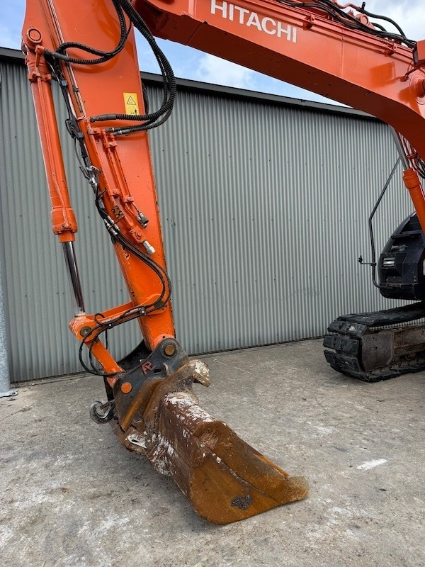 Hitachi ZX 135 US-5B - Pelle sur chenille: photos 5 Hitachi ZX 135 US-5B - Pelle sur chenille: photos 5
