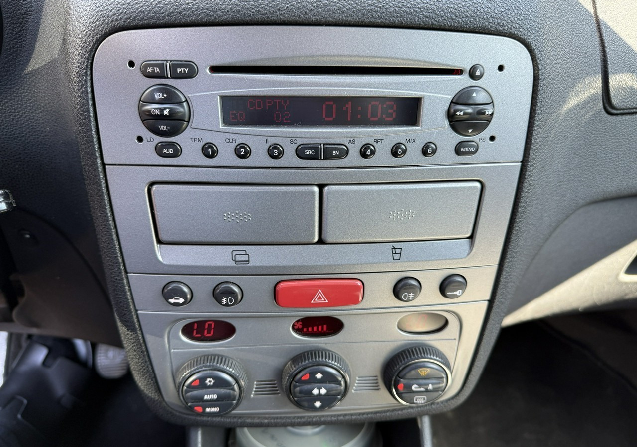 Alfa Romeo 147 Alfa Romeo 147 Klima 1.9 jtd-140KM - Voiture: photos 5 Alfa Romeo 147 Alfa Romeo 147 Klima 1.9 jtd-140KM - Voiture: photos 5