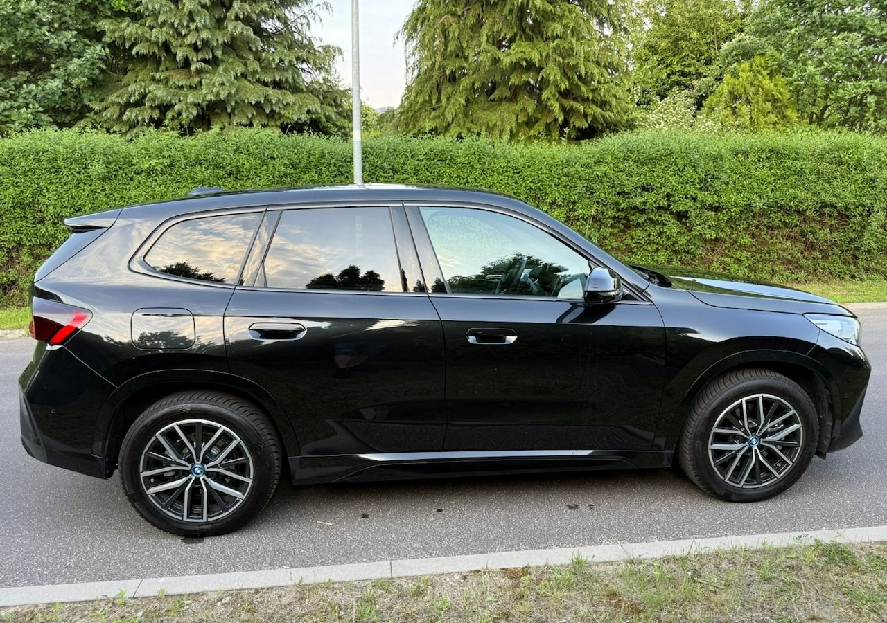 BMW X1 iX1 iX1 xDrive30 313KM M-Sport H/K Panorama AdaptiveLed Masaże Kam360 - SUV: photos 5 BMW X1 iX1 iX1 xDrive30 313KM M-Sport H/K Panorama AdaptiveLed Masaże Kam360 - SUV: photos 5