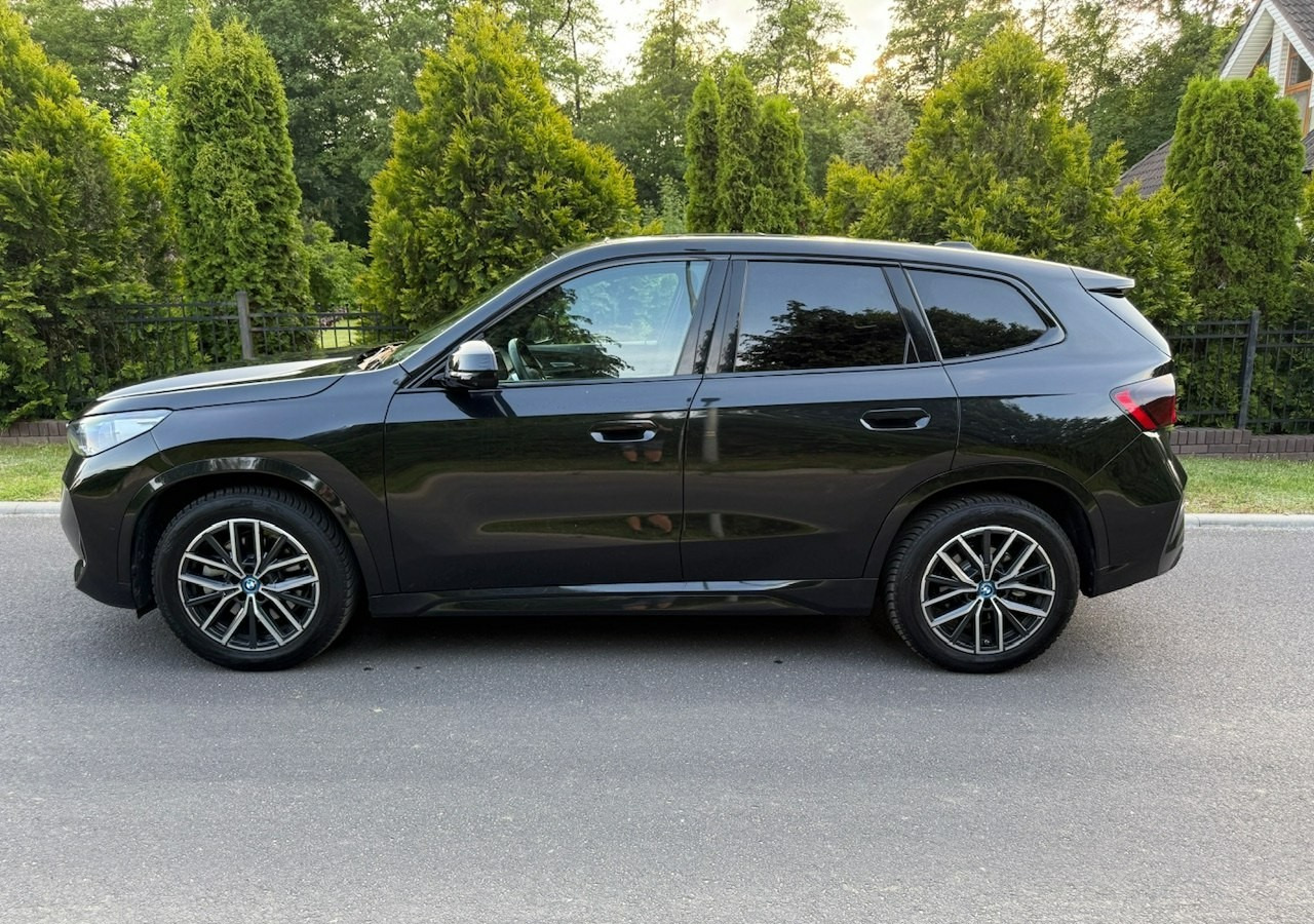 BMW X1 iX1 iX1 xDrive30 313KM M-Sport H/K Panorama AdaptiveLed Masaże Kam360 - SUV: photos 2 BMW X1 iX1 iX1 xDrive30 313KM M-Sport H/K Panorama AdaptiveLed Masaże Kam360 - SUV: photos 2