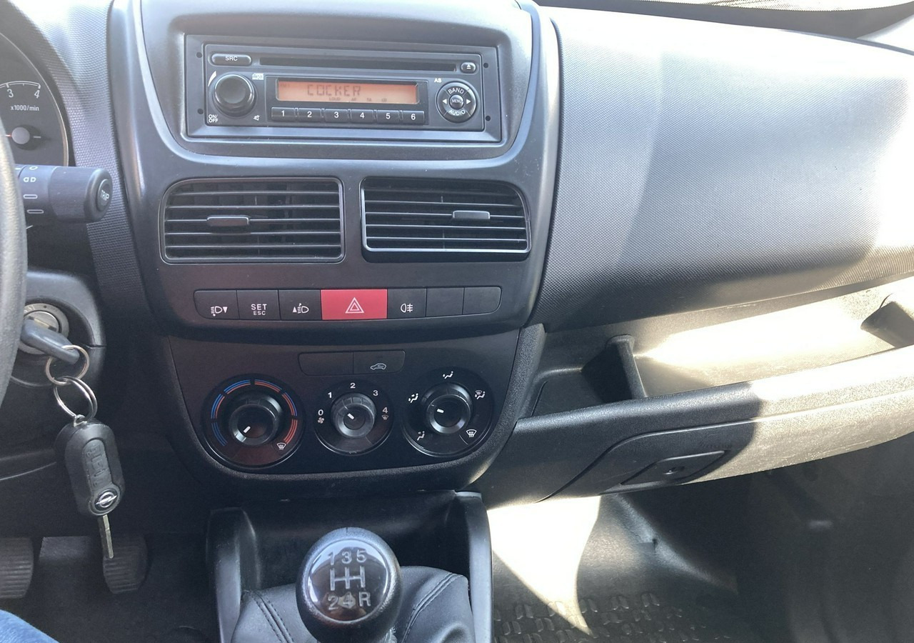 Fourgon utilitaire Fiat Doblo Fiat Doblo 1,3 jtd ECO Flex chłodnia do leków 2013: photos 11
