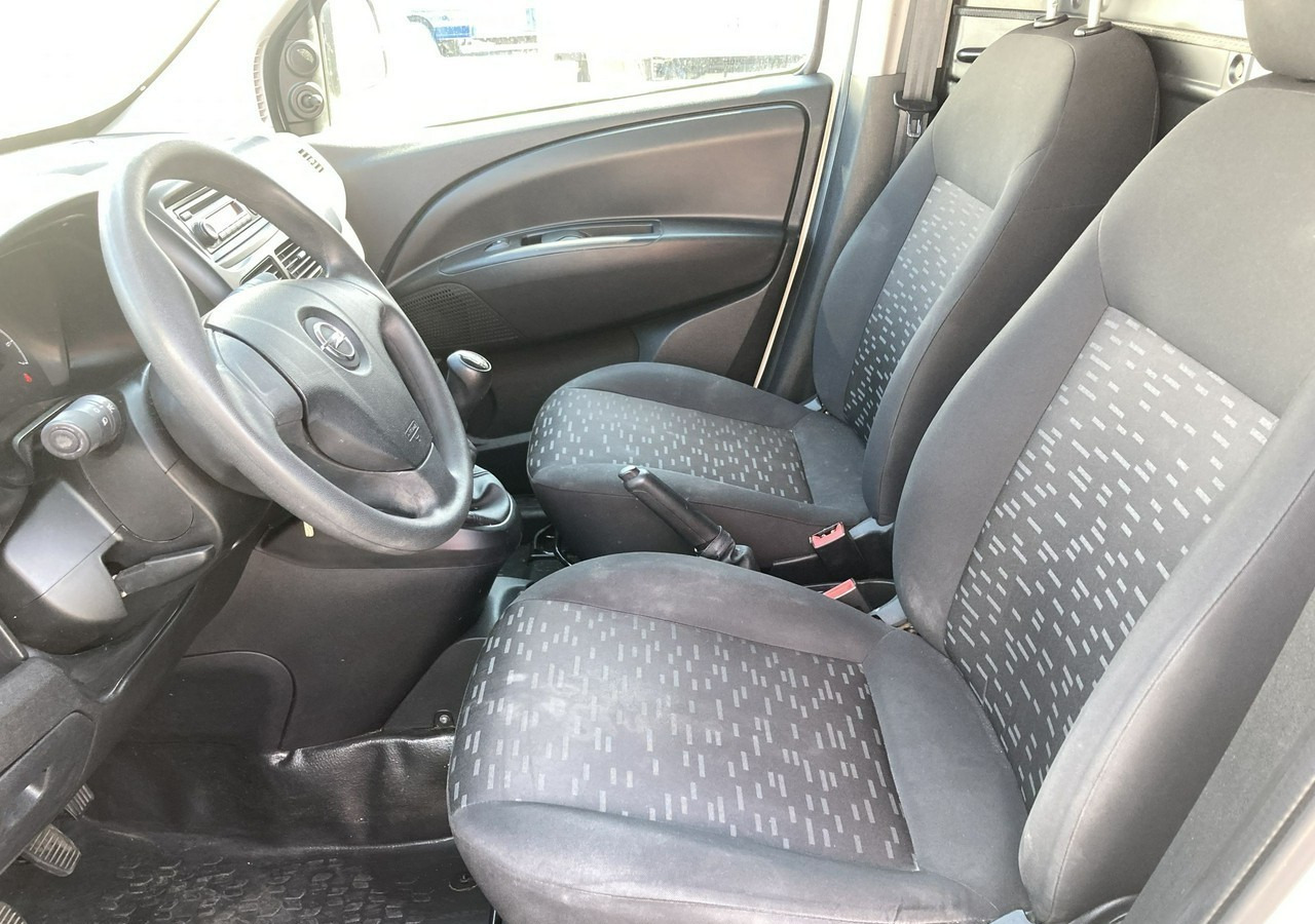 Fourgon utilitaire Fiat Doblo Fiat Doblo 1,3 jtd ECO Flex chłodnia do leków 2013: photos 15