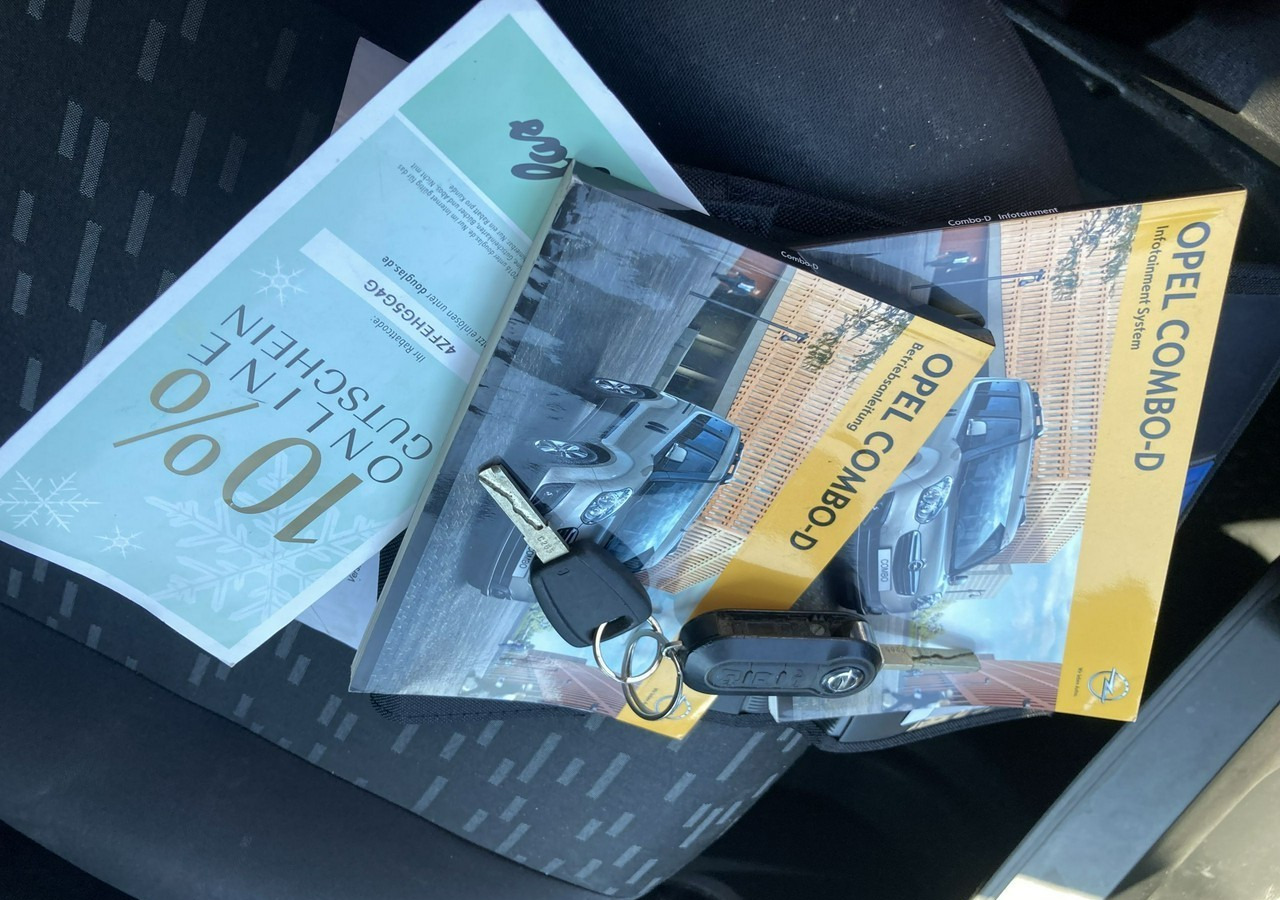 Fourgon utilitaire Fiat Doblo Fiat Doblo 1,3 jtd ECO Flex chłodnia do leków 2013: photos 18