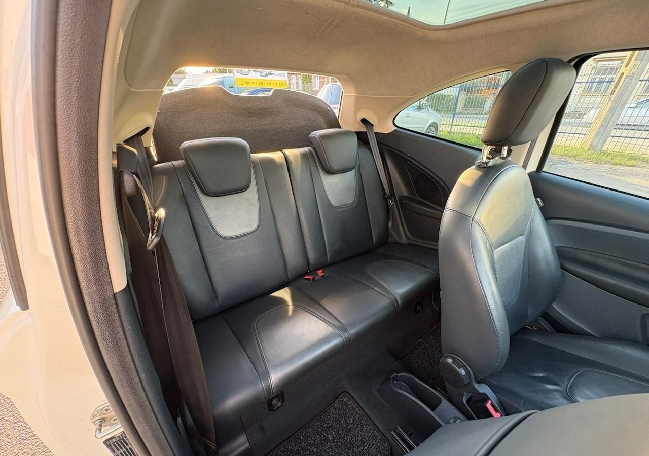 Voiture à hayon Ford KA II Ford KA 1.2 Champions Edition Klima Panorama 2012: photos 19
