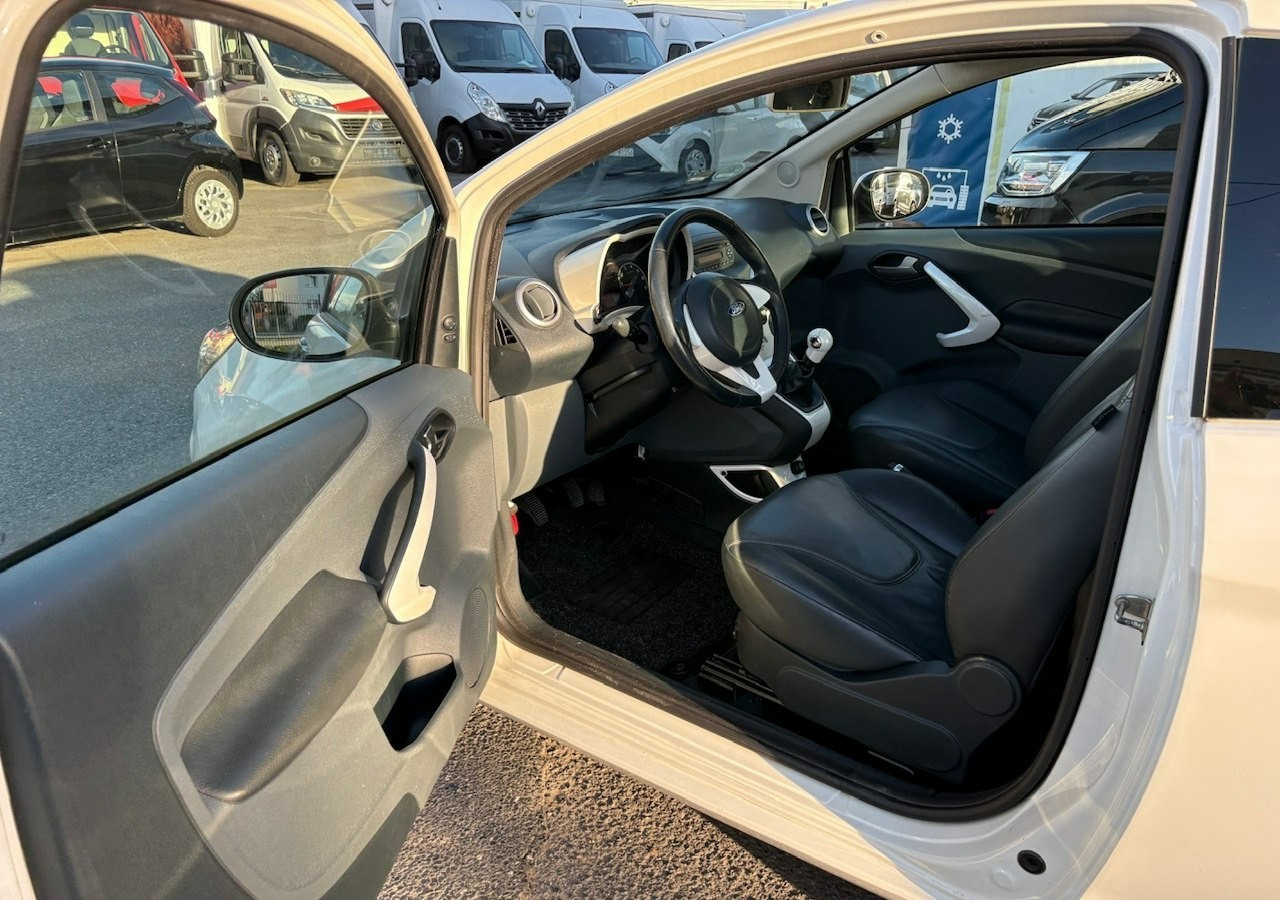 Voiture à hayon Ford KA II Ford KA 1.2 Champions Edition Klima Panorama 2012: photos 9