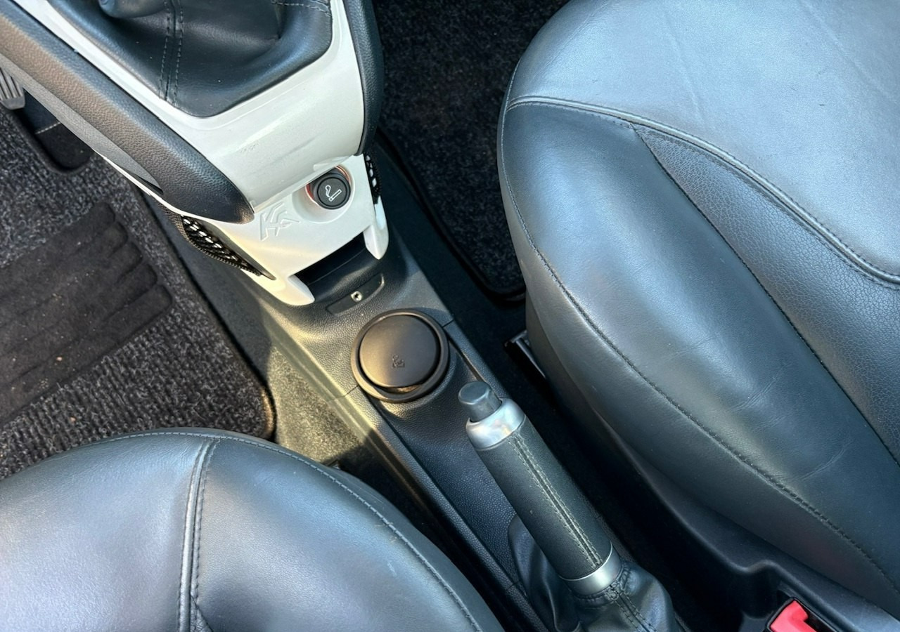 Voiture à hayon Ford KA II Ford KA 1.2 Champions Edition Klima Panorama 2012: photos 15