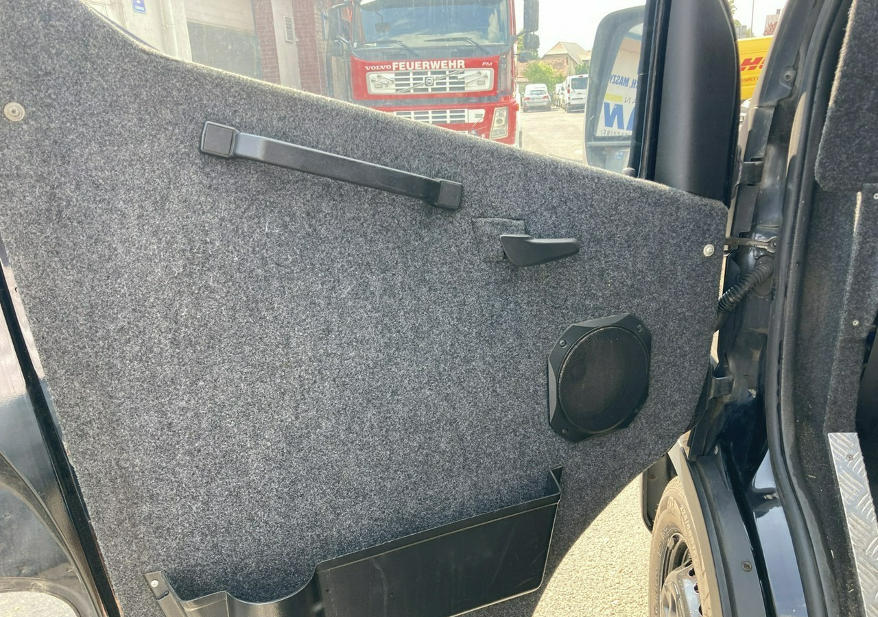 Iveco Daily Iveco 35-130 Bankowóz Kuloodporny Opancerzony Pancerny 2015 - Fourgon grand volume: photos 3 Iveco Daily Iveco 35-130 Bankowóz Kuloodporny Opancerzony Pancerny 2015 - Fourgon grand volume: photos 3