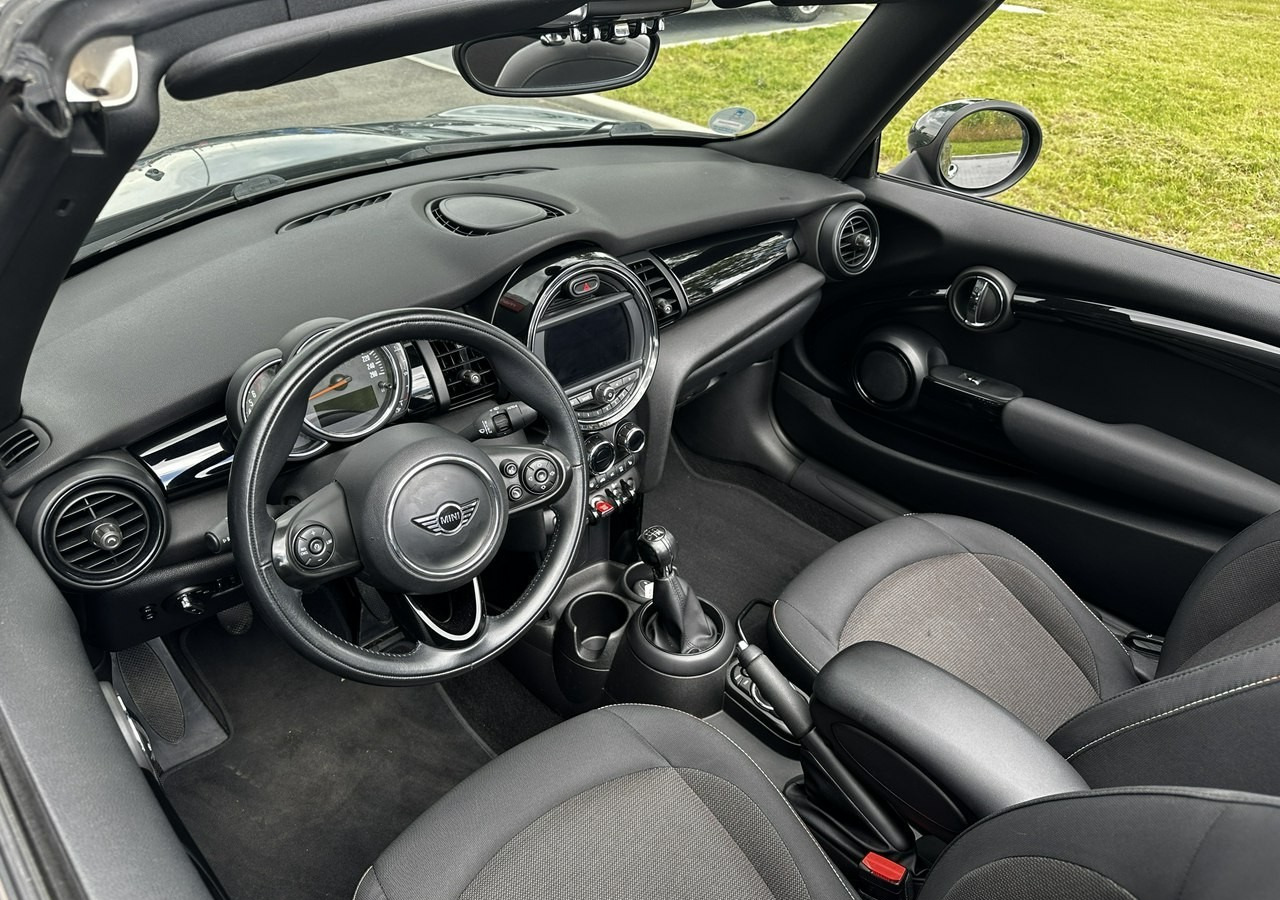 MINI Cabrio II Mini Cabrio Bogata wersja 38tkm Model 2019 - Voiture: photos 4 MINI Cabrio II Mini Cabrio Bogata wersja 38tkm Model 2019 - Voiture: photos 4