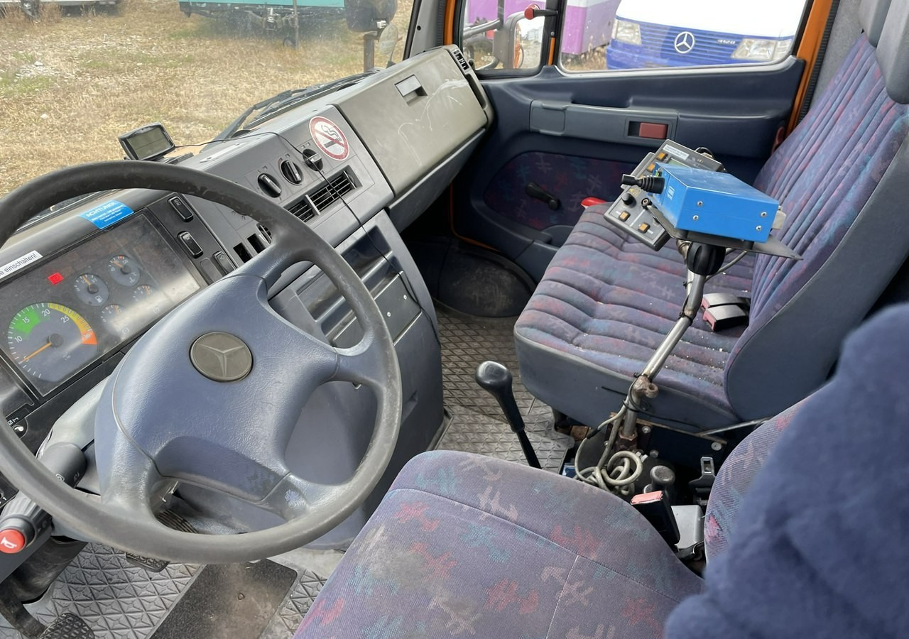 Engin de déneigement Mercedes-Benz Inny Mercedes-Benz Mercedes Vario 815 Wywrotka 4X4 2004: photos 14 Engin de déneigement Mercedes-Benz Inny Mercedes-Benz Mercedes Vario 815 Wywrotka 4X4 2004: photos 14