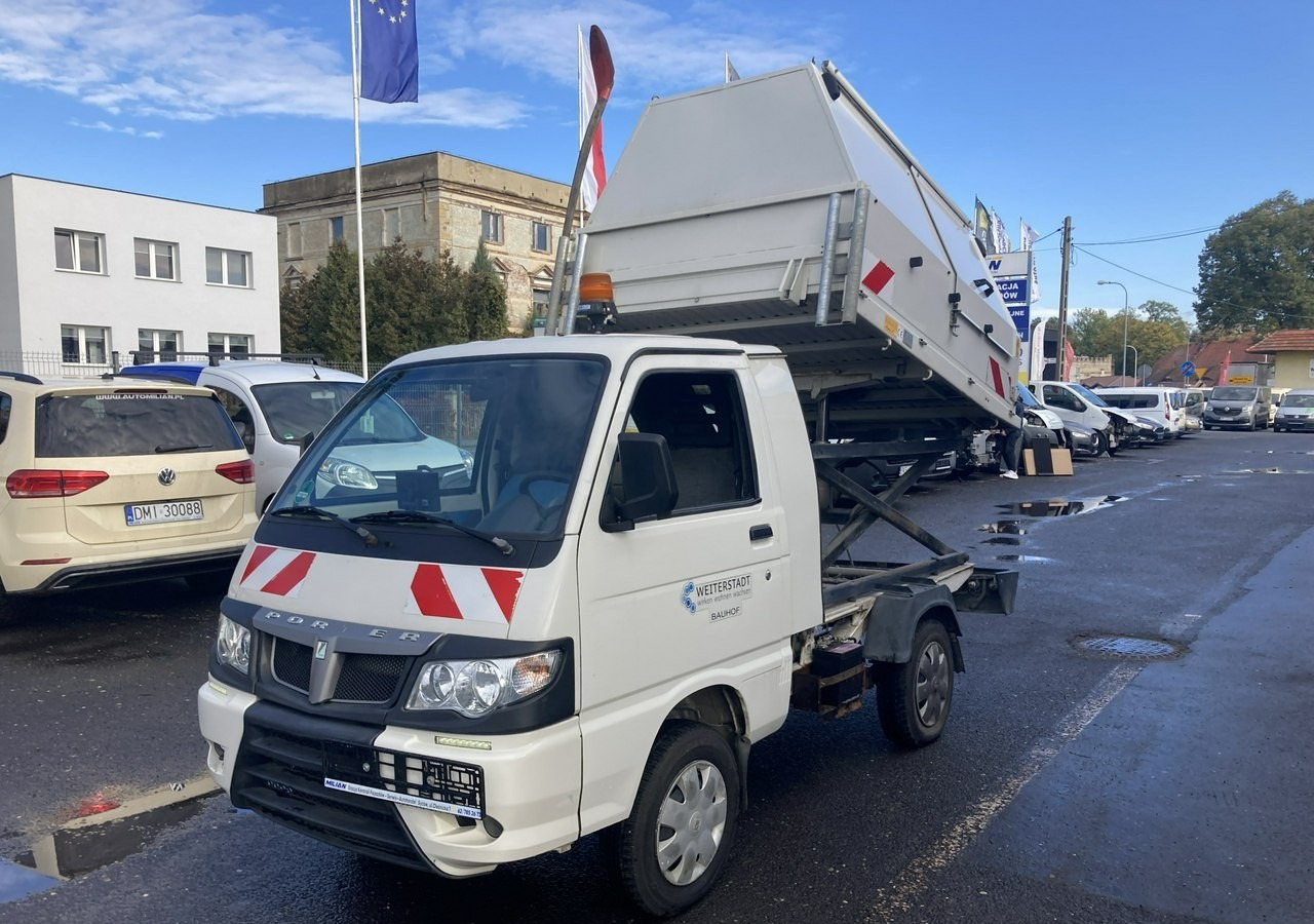 Piaggio Piaggio Porter Śmieciarka Wywrotka 2015 - Benne à ordures ménagères: photos 1 Piaggio Piaggio Porter Śmieciarka Wywrotka 2015 - Benne à ordures ménagères: photos 1