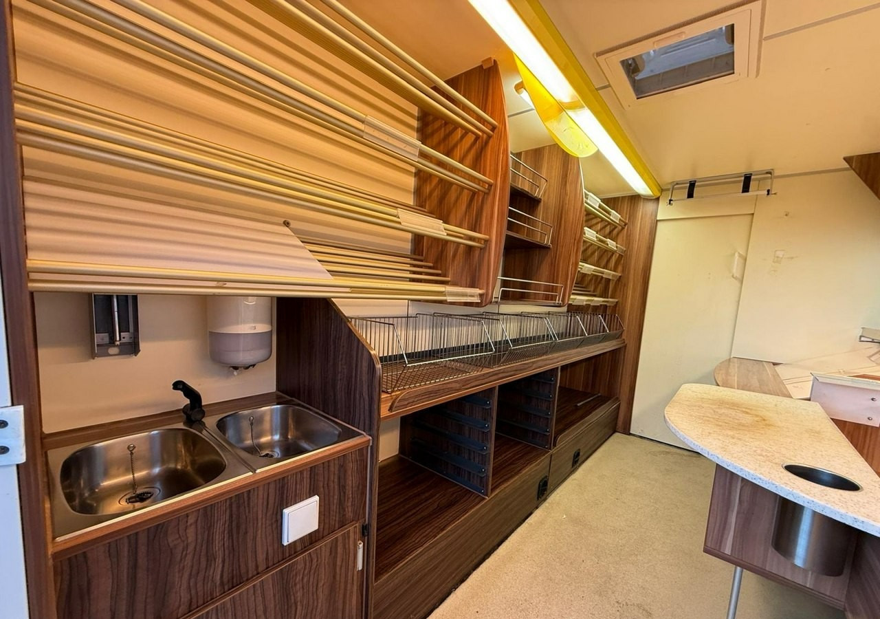 Renault Master Autosklep pieczyw Sklep Gastronomiczny Food Truck Foodtruck BORCO 20 - Camion magasin: photos 5 Renault Master Autosklep pieczyw Sklep Gastronomiczny Food Truck Foodtruck BORCO 20 - Camion magasin: photos 5
