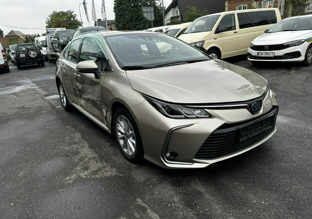 Toyota Corolla XII Corolla Sedan 1.8 Hybrid 98KM Comfort Salon PL 2022 - Berline: photos 1 Toyota Corolla XII Corolla Sedan 1.8 Hybrid 98KM Comfort Salon PL 2022 - Berline: photos 1