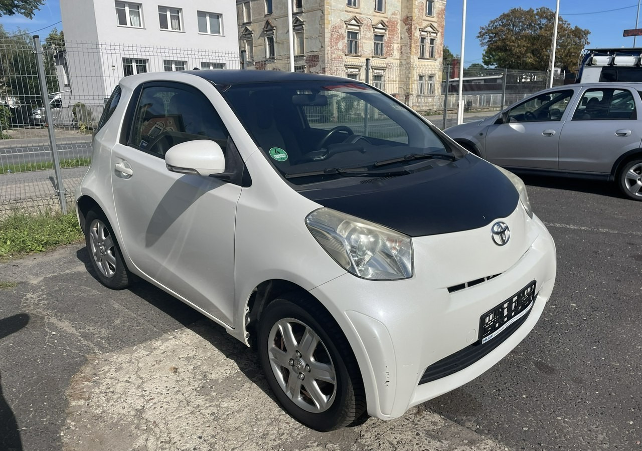 Toyota IQ Toyota iQ Klima - Voiture à hayon: photos 2 Toyota IQ Toyota iQ Klima - Voiture à hayon: photos 2