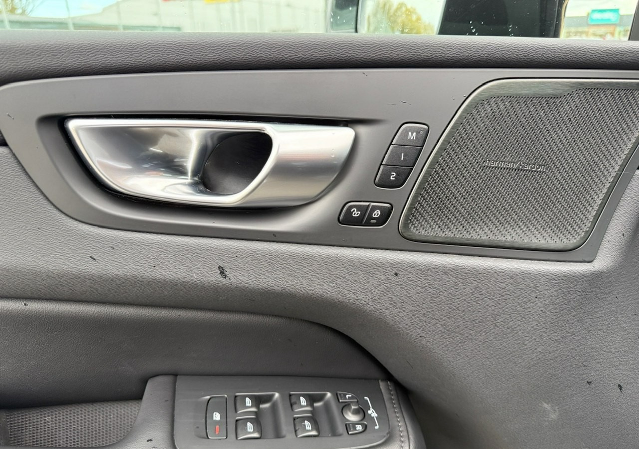 SUV Volvo XC60 II XC60 Recharge Hybryda Plug-in 2.0T8 390KM Inscription Faktura Vat 23: photos 14 SUV Volvo XC60 II XC60 Recharge Hybryda Plug-in 2.0T8 390KM Inscription Faktura Vat 23: photos 14