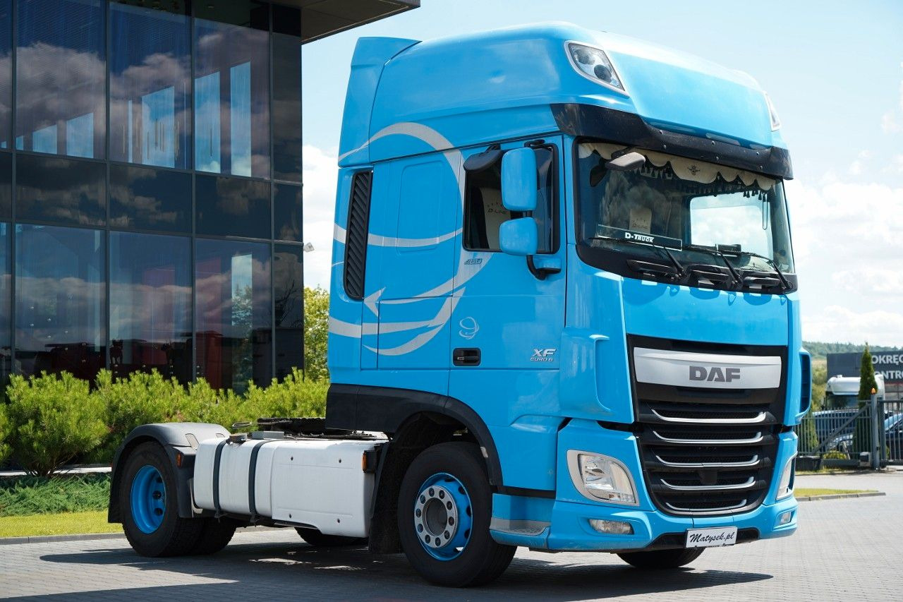 DAF XF 460 / SUPER SPACE CAB / RETARDER / EURO 6 / 2 - Tracteur routier: photos 1 DAF XF 460 / SUPER SPACE CAB / RETARDER / EURO 6 / 2 - Tracteur routier: photos 1