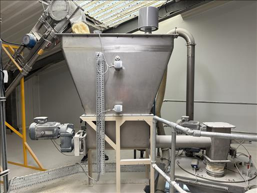 Votech Hopper and screw feeder - Machine agroalimentaire: photos 1 Votech Hopper and screw feeder - Machine agroalimentaire: photos 1