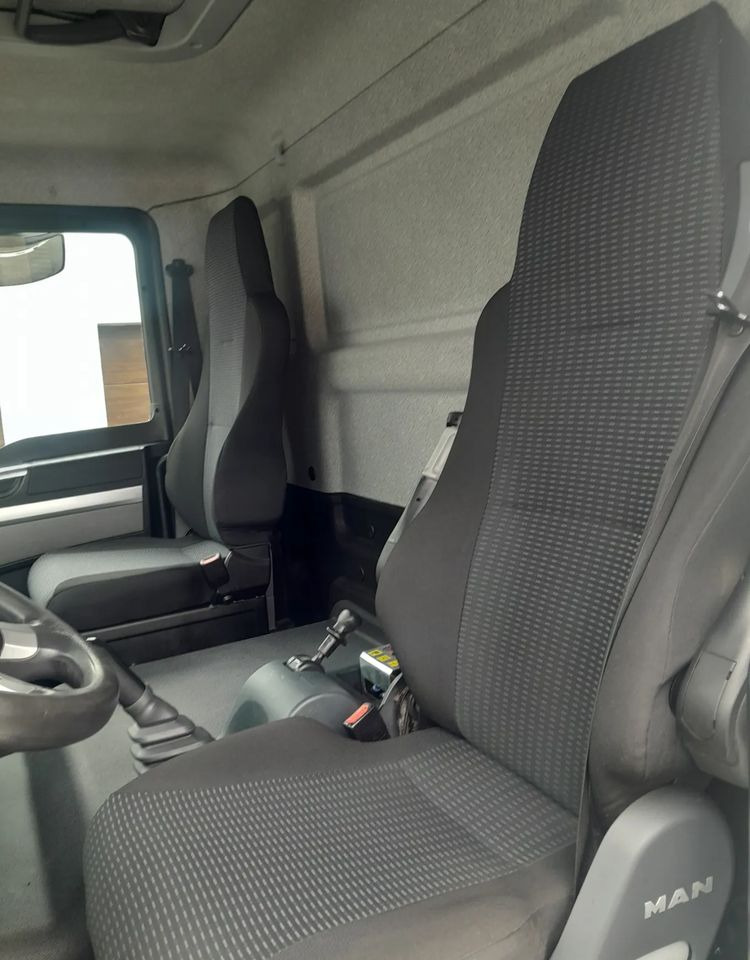 MAN TGM 12.290 - Camion ampliroll: photos 5 MAN TGM 12.290 - Camion ampliroll: photos 5