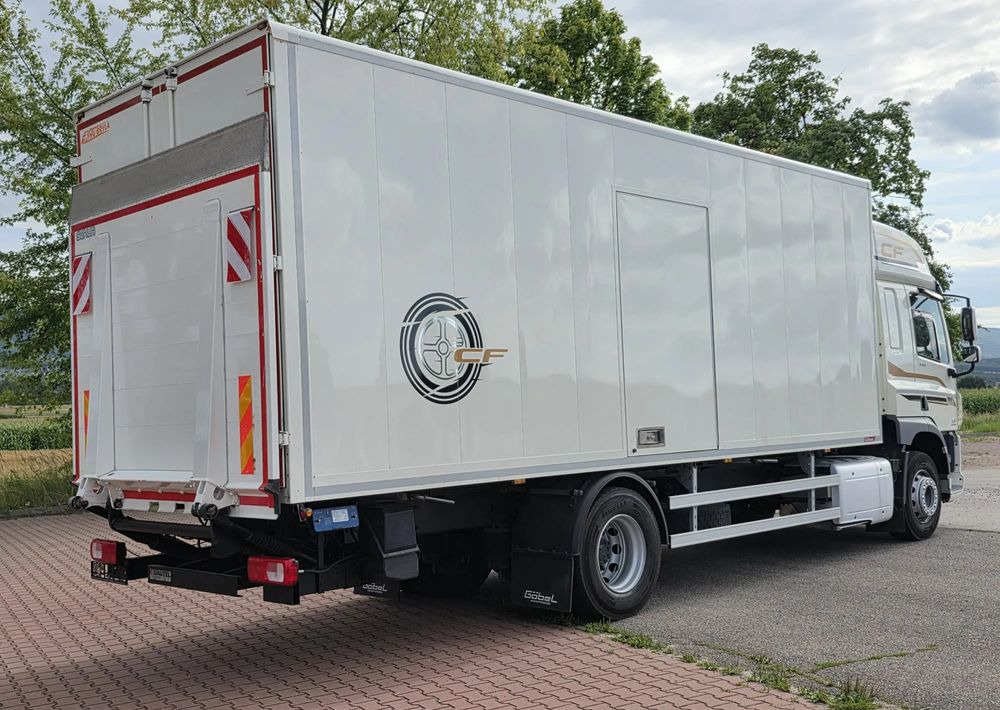 DAF CF 330 / 10.2017 / KONTENER MEBLOWY / IZOTERMA / WINDA / 18 PALET / E6 / NISKI PRZEBIEG / Z NIEMIEC / JAK NOWY / DUŻY SILNIK 10 837cm3// - Camion fourgon: photos 4 DAF CF 330 / 10.2017 / KONTENER MEBLOWY / IZOTERMA / WINDA / 18 PALET / E6 / NISKI PRZEBIEG / Z NIEMIEC / JAK NOWY / DUŻY SILNIK 10 837cm3// - Camion fourgon: photos 4