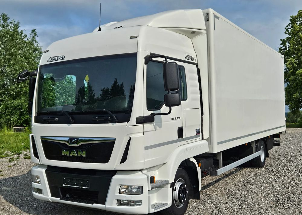 MAN TGL 12.250/KONTENER/IZOTERMA/WINDA/2019R/EURO 6/PEŁEN SERWIS/SPROWADZONY/ZADBANY/JAK NOWY/ KSIĄŻKA SERWISOWA/E6/17 PALET - Camion fourgon: photos 1 MAN TGL 12.250/KONTENER/IZOTERMA/WINDA/2019R/EURO 6/PEŁEN SERWIS/SPROWADZONY/ZADBANY/JAK NOWY/ KSIĄŻKA SERWISOWA/E6/17 PALET - Camion fourgon: photos 1