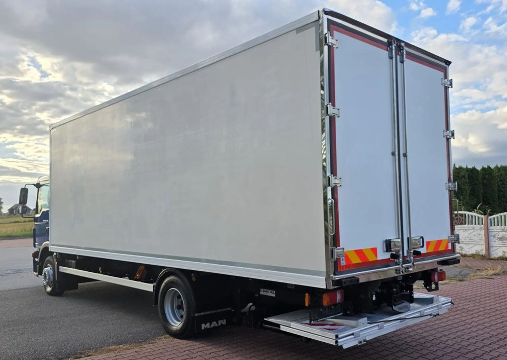MAN TGM 15.250 / CHŁODNIA / WINDA / 2018 ROK / 230 TYŚ KM / BOCZNE DRZWI / AUTOMAT / SPROWADZONY / E6 / 18  EUROPALET/ - Camion frigorifique: photos 3 MAN TGM 15.250 / CHŁODNIA / WINDA / 2018 ROK / 230 TYŚ KM / BOCZNE DRZWI / AUTOMAT / SPROWADZONY / E6 / 18  EUROPALET/ - Camion frigorifique: photos 3