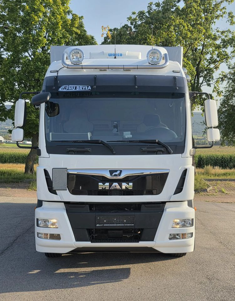 MAN TGM 15.290 / BURTO-FIRANKA / CAŁY NA PODUSZKACH /KLIMA POSTOJOWA / 2018R / NISKI PRZEBIEG / 18 PALET / E6 / JAK NOWY / WINDA / - Camion à rideaux coulissants: photos 3 MAN TGM 15.290 / BURTO-FIRANKA / CAŁY NA PODUSZKACH /KLIMA POSTOJOWA / 2018R / NISKI PRZEBIEG / 18 PALET / E6 / JAK NOWY / WINDA / - Camion à rideaux coulissants: photos 3