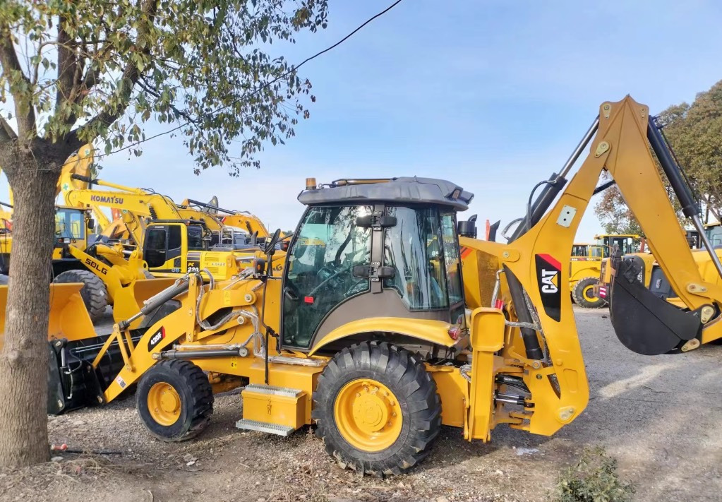 CAT 420 F Caterpillar 420F backhoe loader - Tractopelle: photos 1 CAT 420 F Caterpillar 420F backhoe loader - Tractopelle: photos 1