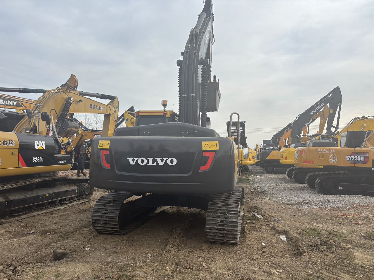 Volvo EC 240 - Pelle sur chenille: photos 3 Volvo EC 240 - Pelle sur chenille: photos 3