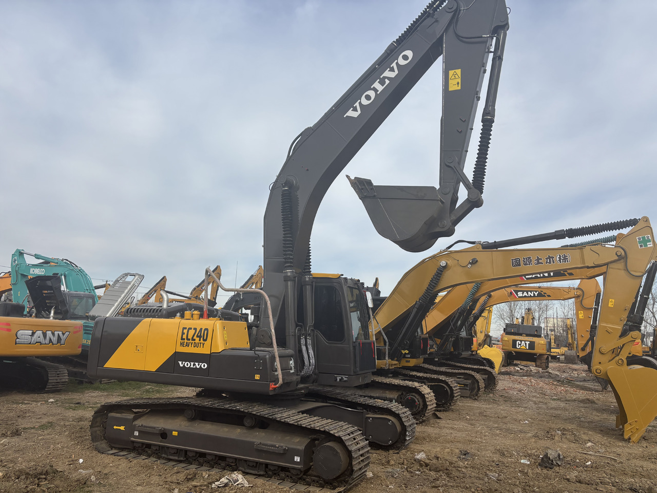 Volvo EC 240 - Pelle sur chenille: photos 5 Volvo EC 240 - Pelle sur chenille: photos 5