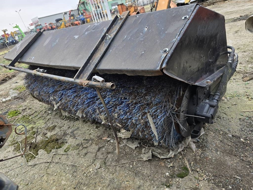 Bobcat Bobcat - Brosse pour Engins de chantier: photos 4 Bobcat Bobcat - Brosse pour Engins de chantier: photos 4