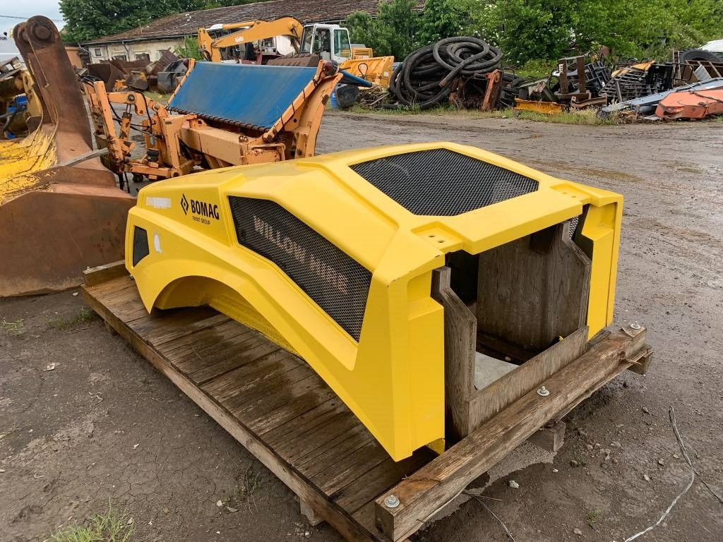 Bomag BW 216DH BONNET - Frame/ Châssis pour Engins de chantier: photos 1 Bomag BW 216DH BONNET - Frame/ Châssis pour Engins de chantier: photos 1