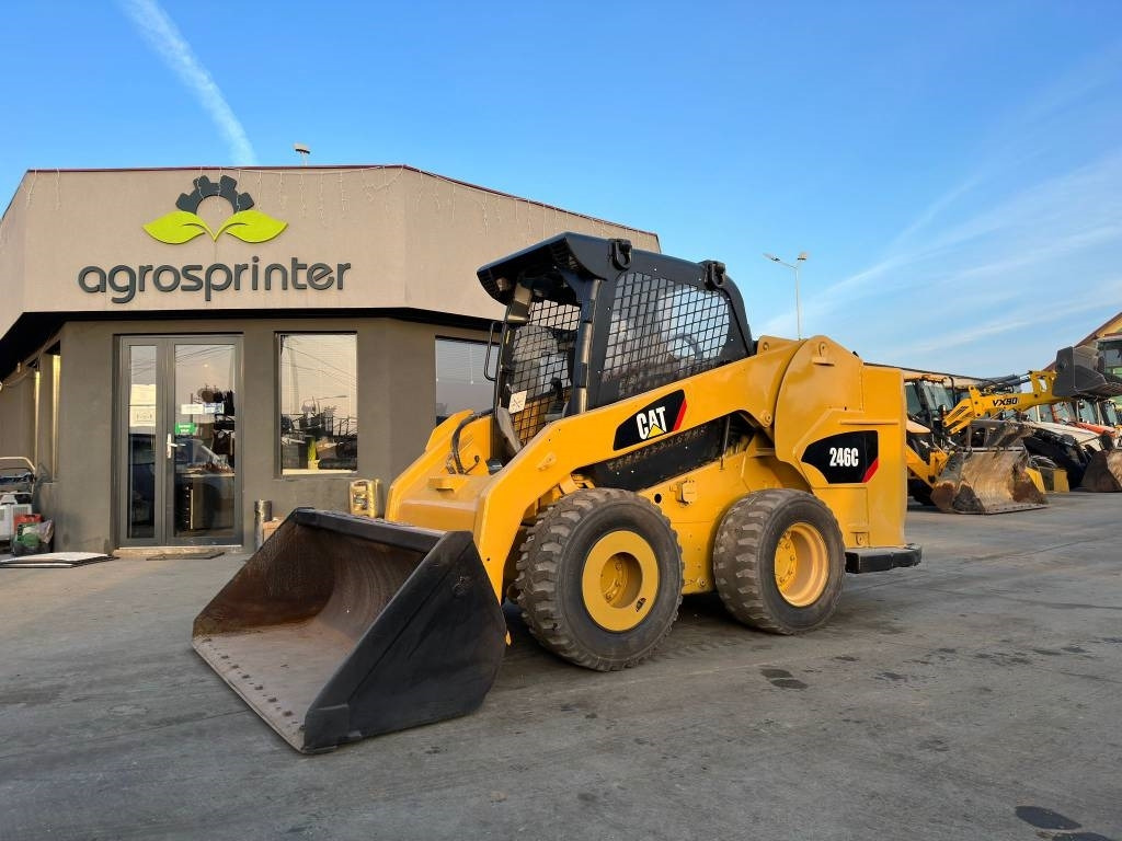 CAT 246 C - Mini chargeuse: photos 1 CAT 246 C - Mini chargeuse: photos 1