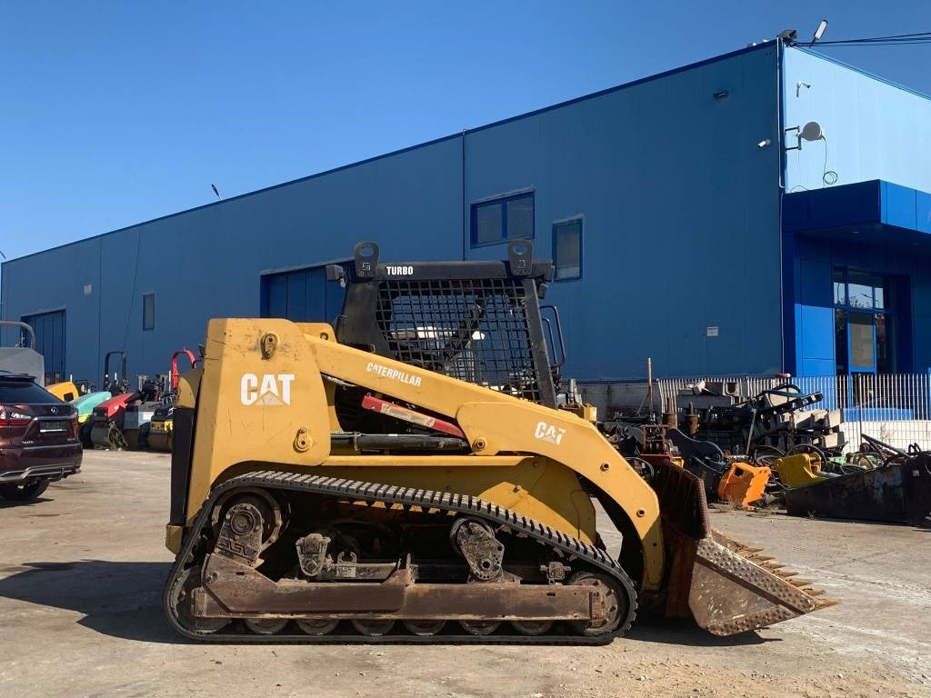 CAT 277 - Mini chargeuse: photos 3 CAT 277 - Mini chargeuse: photos 3