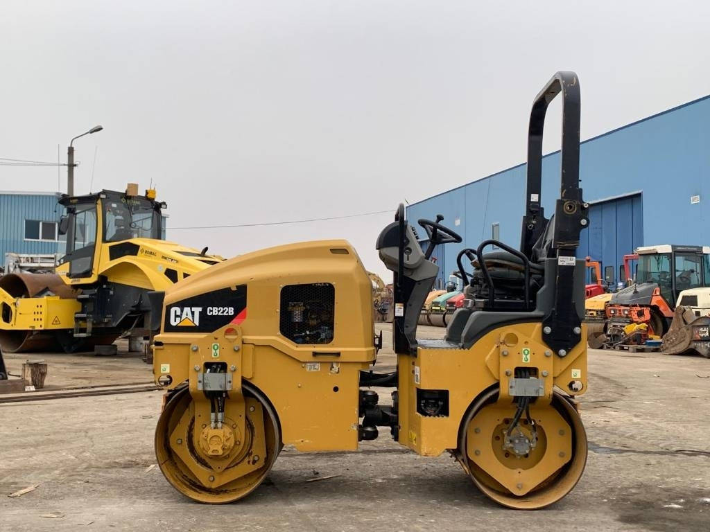 CAT CB 22B - Rouleau compresseur: photos 2 CAT CB 22B - Rouleau compresseur: photos 2