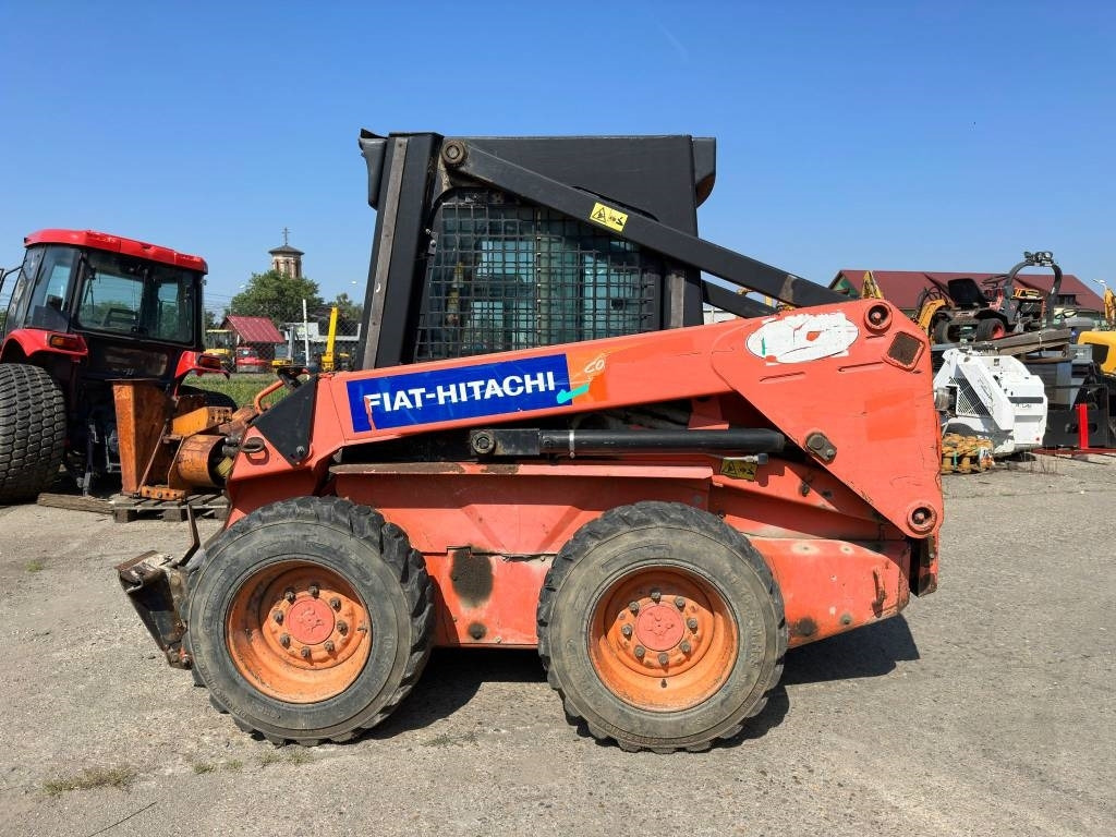 Fiat-Hitachi SL55B - Mini chargeuse: photos 2 Fiat-Hitachi SL55B - Mini chargeuse: photos 2