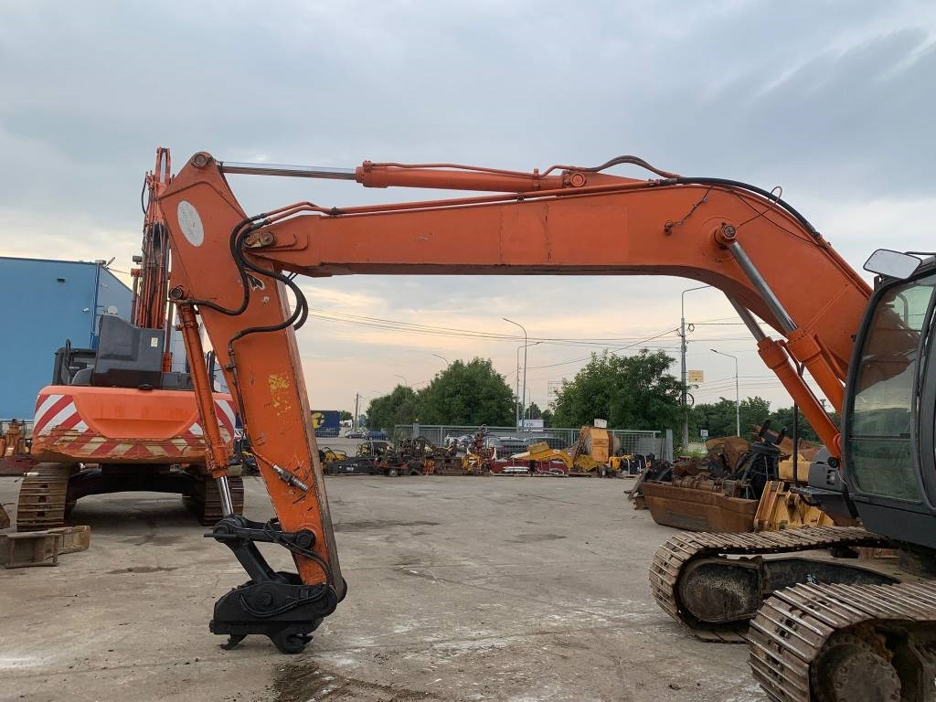 Hitachi ZX 180 LC-3 - Pelle sur chenille: photos 4 Hitachi ZX 180 LC-3 - Pelle sur chenille: photos 4