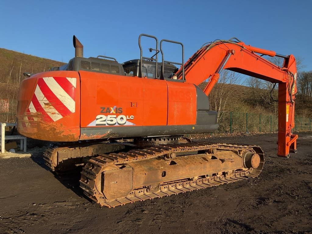 Hitachi ZX 250 LC-6 - Pelle sur chenille: photos 3 Hitachi ZX 250 LC-6 - Pelle sur chenille: photos 3