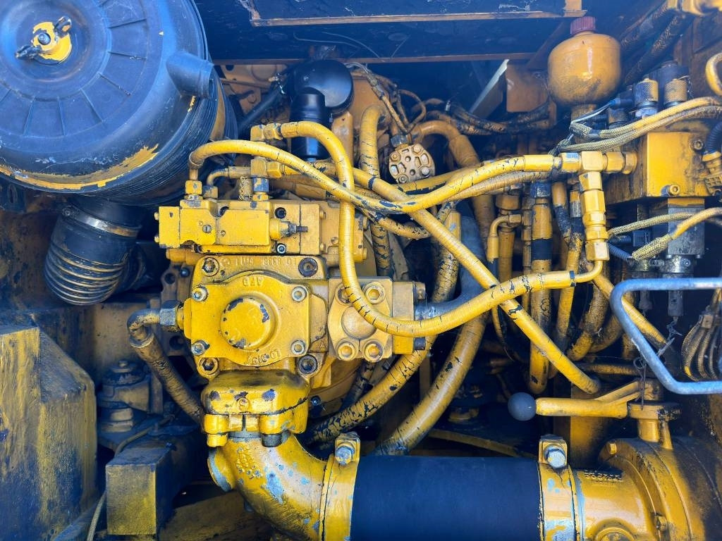 Pelle sur pneus Liebherr A 900 B: photos 9