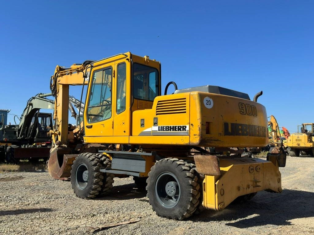 Pelle sur pneus Liebherr A 900 B: photos 7