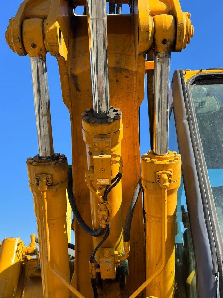 Pelle sur pneus Liebherr A 900 B: photos 11