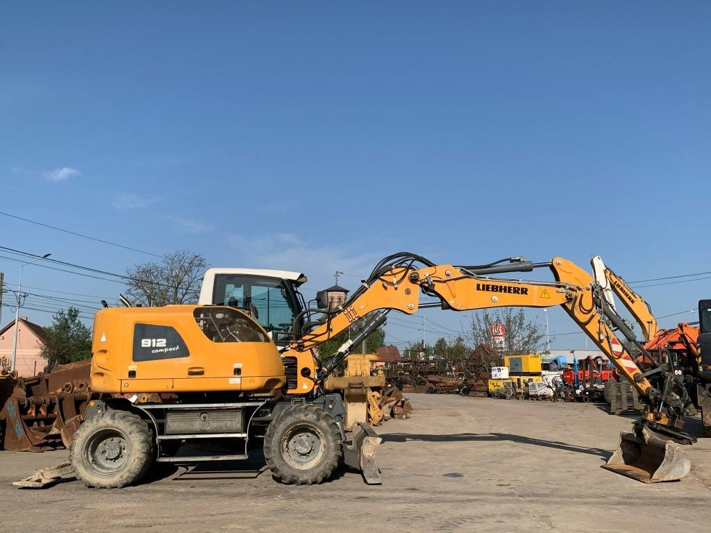 Liebherr A912 Compact+Engcon Rototilt - Pelle sur pneus: photos 3 Liebherr A912 Compact+Engcon Rototilt - Pelle sur pneus: photos 3