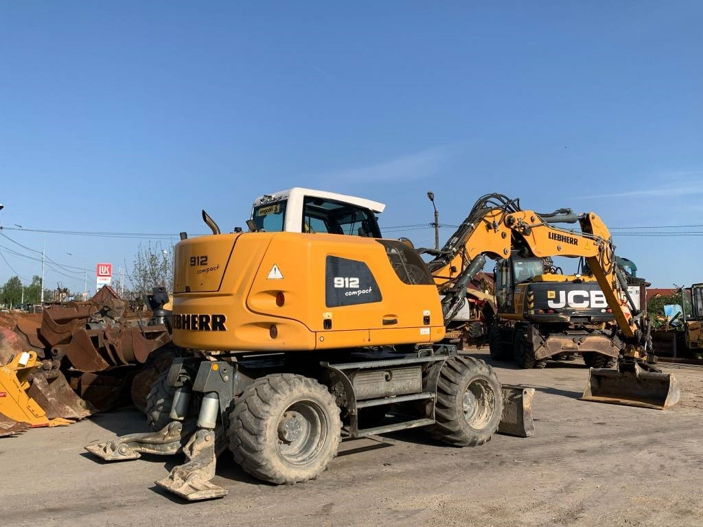 Liebherr A912 Compact+Engcon Rototilt - Pelle sur pneus: photos 4 Liebherr A912 Compact+Engcon Rototilt - Pelle sur pneus: photos 4