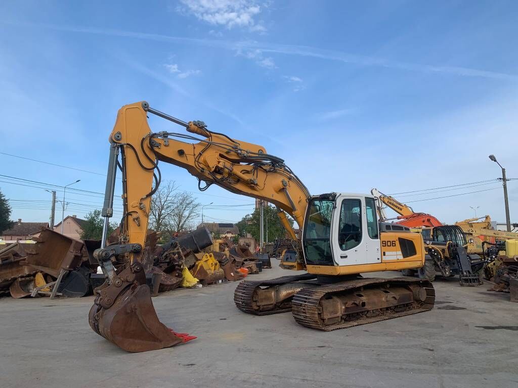 Liebherr R 906 LC Liebherr R 906 LC - Pelle sur chenille: photos 1 Liebherr R 906 LC Liebherr R 906 LC - Pelle sur chenille: photos 1