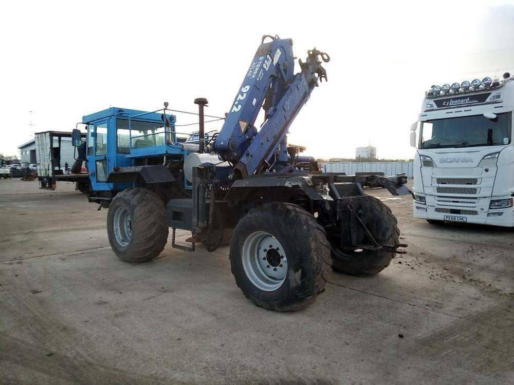 Mercedes-Benz Unimog - Camion grue: photos 3 Mercedes-Benz Unimog - Camion grue: photos 3