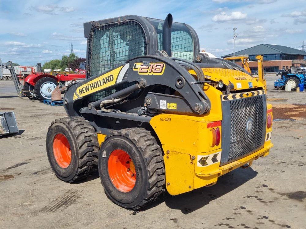 New Holland L 218  - Mini chargeuse: photos 3 New Holland L 218  - Mini chargeuse: photos 3