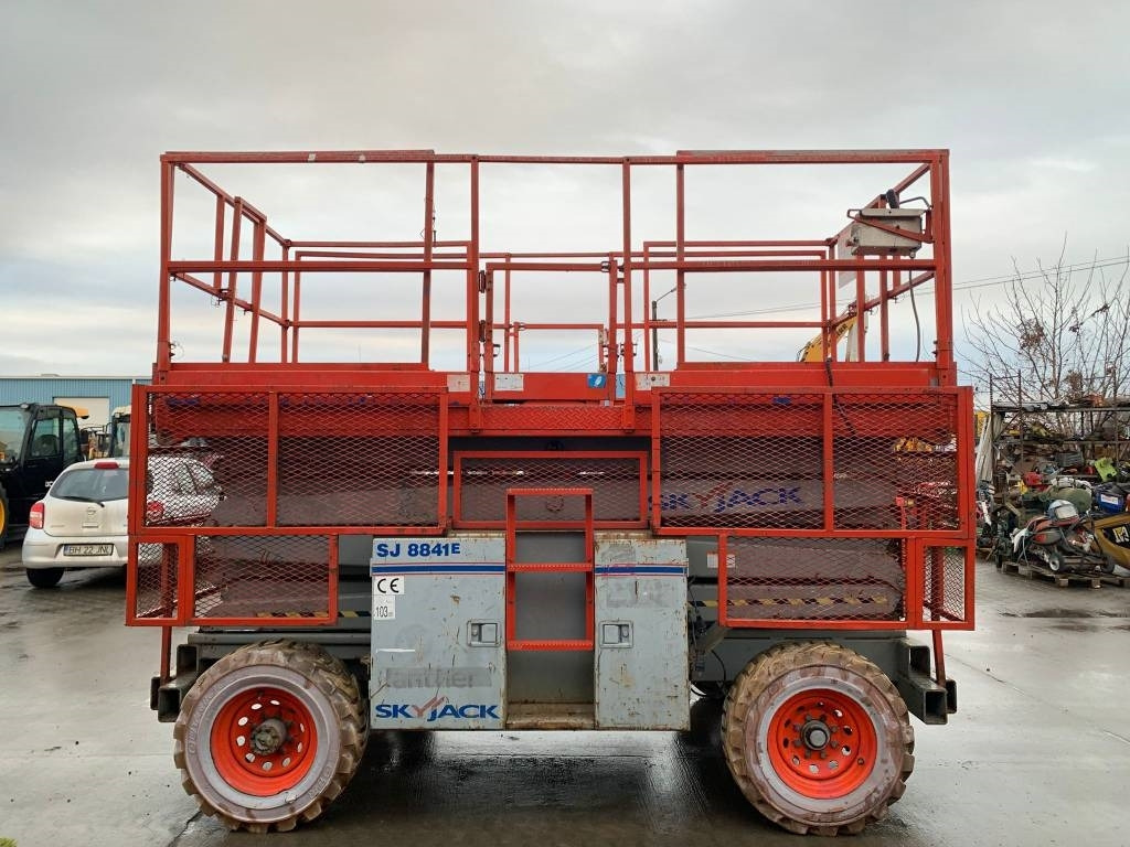 SkyJack SJ 8841 - Nacelle ciseaux: photos 3 SkyJack SJ 8841 - Nacelle ciseaux: photos 3