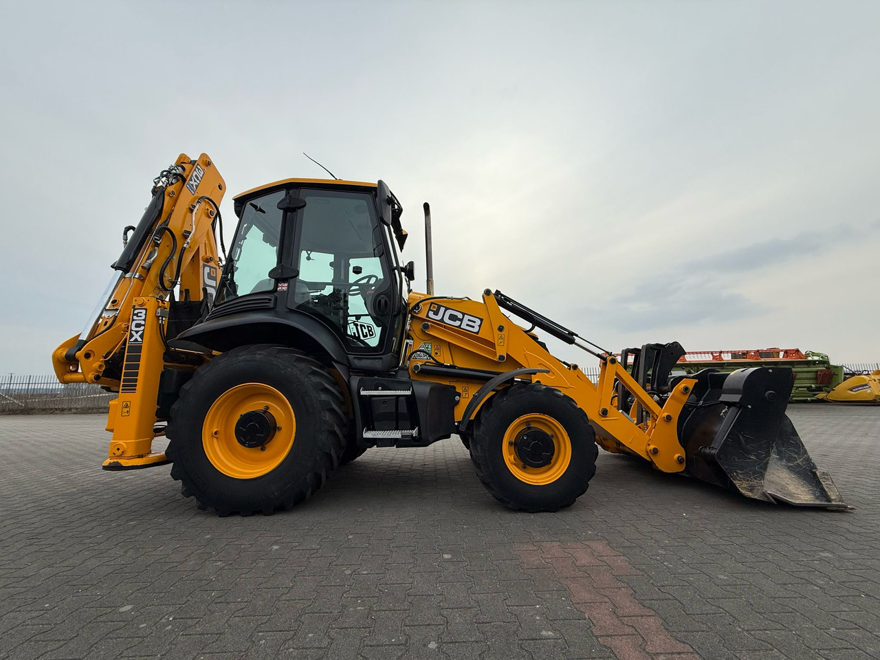 JCB 3CX - Tractopelle: photos 1 JCB 3CX - Tractopelle: photos 1