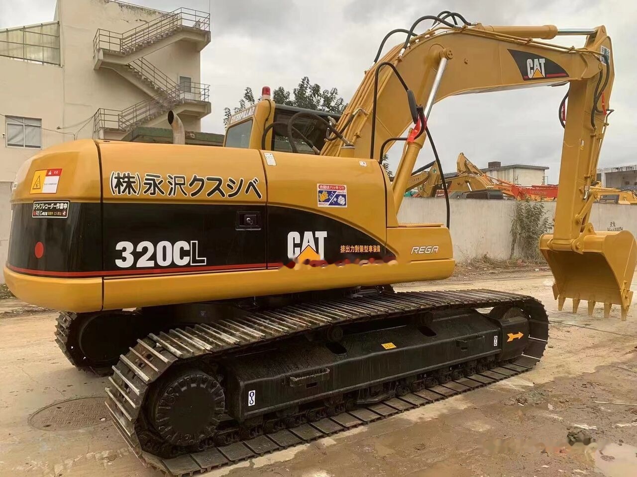 Caterpillar 320CL - Pelle sur chenille: photos 3 Caterpillar 320CL - Pelle sur chenille: photos 3