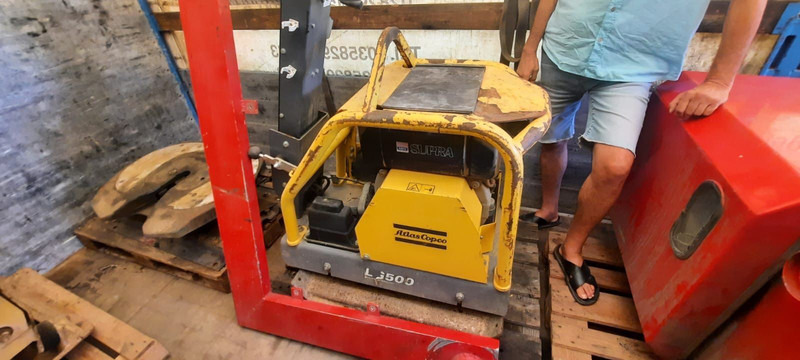 Atlas-Copco Rüttelplatte LJ500 - Plaque vibrante: photos 1 Atlas-Copco Rüttelplatte LJ500 - Plaque vibrante: photos 1