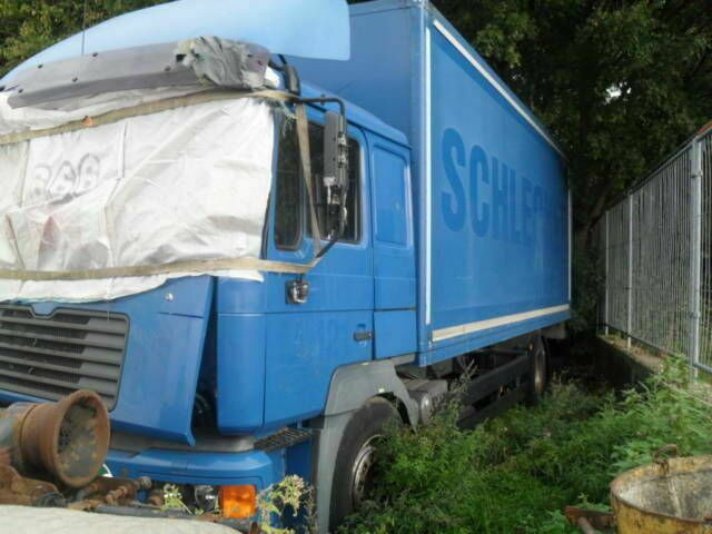 MAN 18.364 Koffer G.Haus Klima AHK ABS ZF-Schalter - Camion fourgon: photos 1 MAN 18.364 Koffer G.Haus Klima AHK ABS ZF-Schalter - Camion fourgon: photos 1